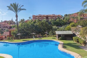 Leilighet – honeymoon, flere soverom, 2 bad, ved fjell (Reserva De Marbella) | Basseng | Sesongbasert utendørsbasseng