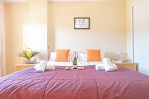 Honeymoon Apartment, Multiple Bedrooms, 2 Bathrooms, Mountainside (Reserva De Marbella) | 2 bedrooms, laptop workspace, iron/ironing board, free WiFi - Reserva De Marbella (Marbella)