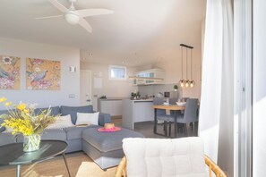 21-inch flat-screen TV with cable channels - Coronado Beach Marbesa (Marbella)