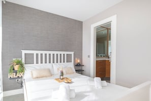 Honeymoon-Apartment, Mehrere Schlafzimmer, 2 Bäder (Coronado Beach Marbesa)