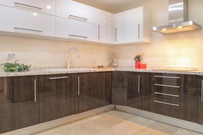 Private kitchen - Villa Calahonda 700m From Beach With Pool (Mijas)