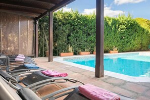 Villa Familiale, plusieurs chambres, 2 salles de bains (Villa Calahonda 700m from beach with) | Piscine