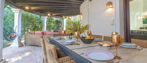 家庭別墅, 4 間臥室, 2 間浴室 (Villa Calahonda 700m From Beach With) | 室外用餐