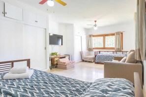 Familievilla, 4 soverom, 2 bad (Villa Calahonda 700m From Beach With) | 4 soverom