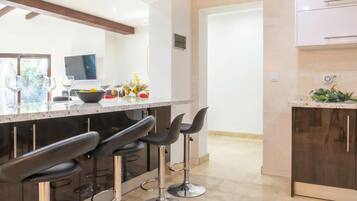 Family Villa, Multiple Bedrooms, 2 Bathrooms (Villa Calahonda 700m from beach with) | Dining
