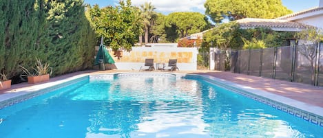 Family Villa, Multiple Bedrooms, 2 Bathrooms (Villa Calahonda 700m from beach with) | Pool