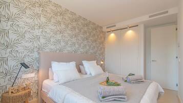 Hus – honeymoon, flere soverom, 2 bad (Casa La Cala Valvega) | 3 soverom, skrivebord for bærbar PC og strykejern/-brett