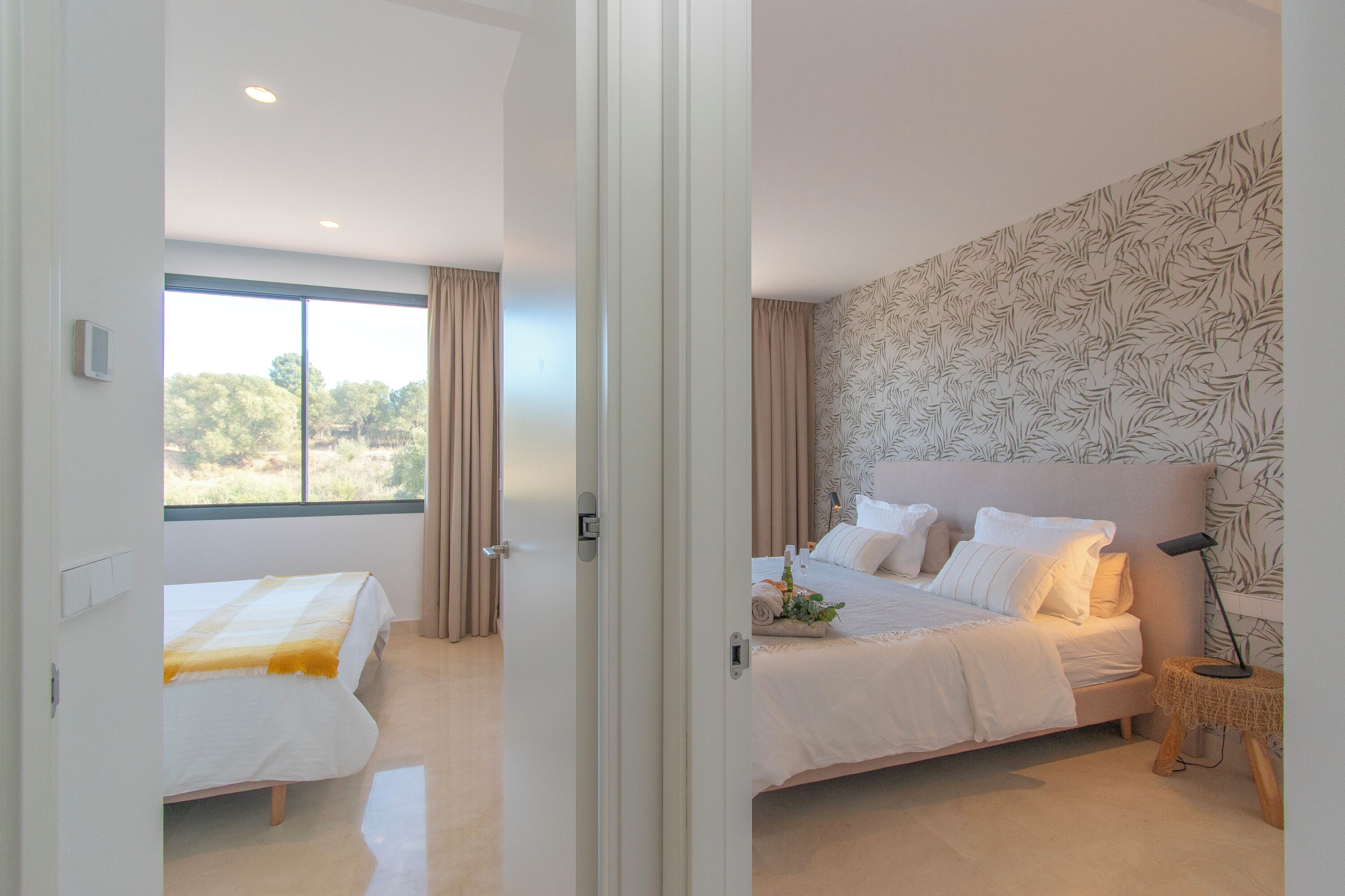 Honeymoon huis, meerdere slaapkamers, 2 badkamers (Casa La Cala Valvega) | 3 slaapkamers, een laptopwerkplek, een strijkplank/strijkijzer