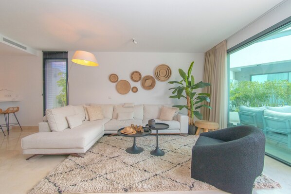 Télévision à écran plat de 21 pouces avec chaßnes par cùble