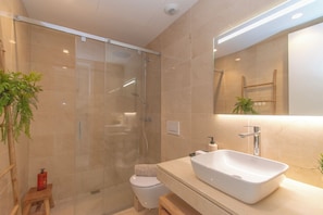 Maison Lune de Miel, plusieurs chambres, 2 salles de bains (Casa La Cala Valvega) | Salle de bain