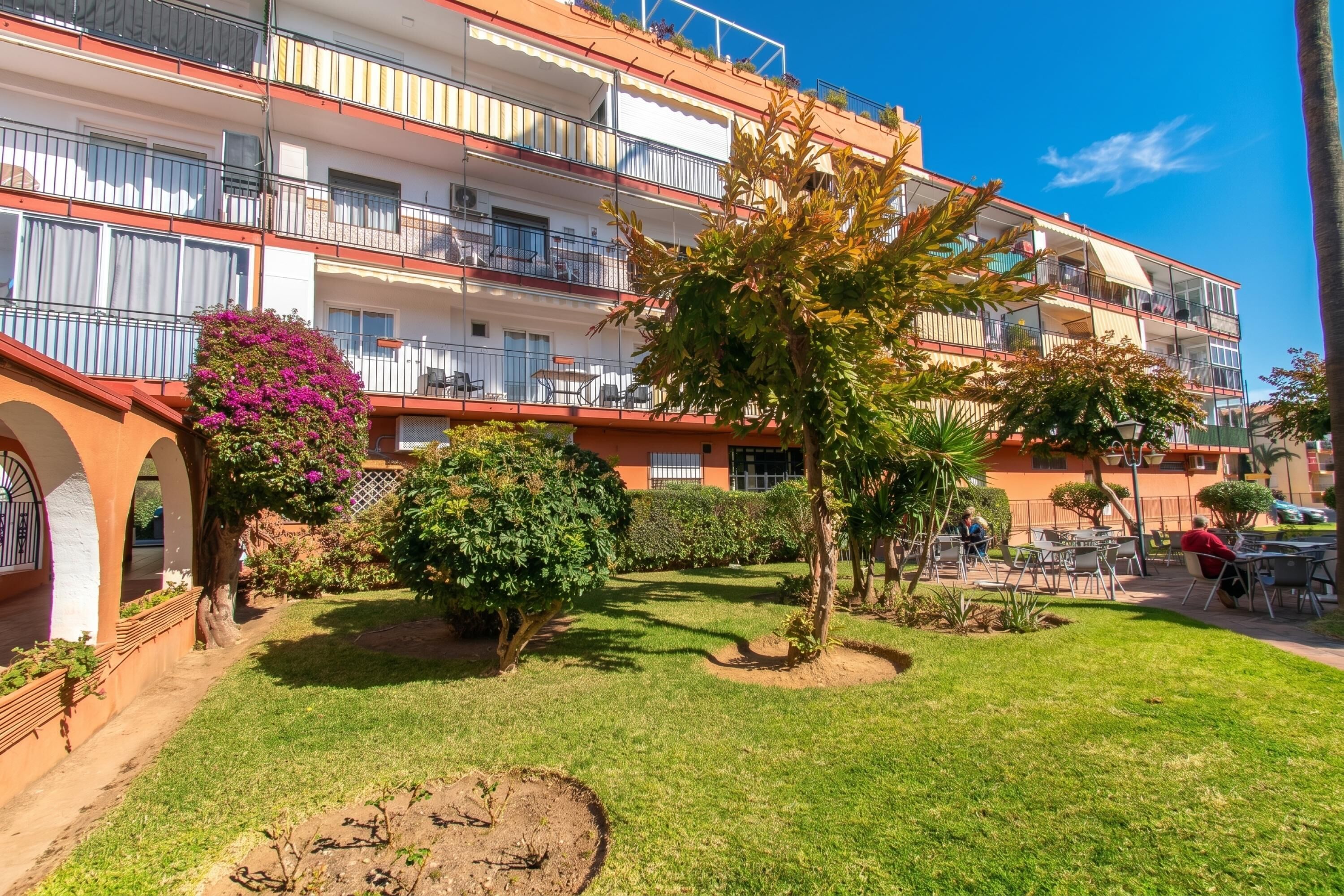 Honeymoon appartement, meerdere slaapkamers (Cambural Beach Apartment) | Buiten dineren