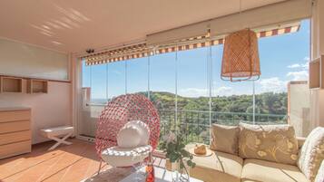 Honeymoon Apartment, Multiple Bedrooms, 2 Bathrooms, Mountainside (Paraiso De Riviera) | Living area
