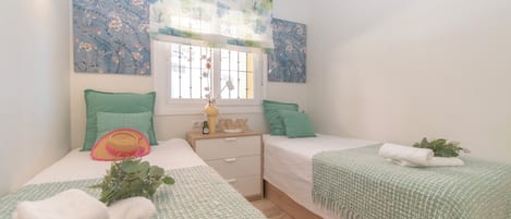 Departamento de luna de miel, varias habitaciones, 2 baños, junto a la montaña (Paraiso De Riviera) | 2 habitaciones y espacio para trabajar con laptop