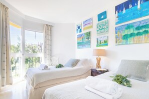 3 bedrooms, laptop workspace, iron/ironing board, free WiFi - Calahonda Golf (Mijas)