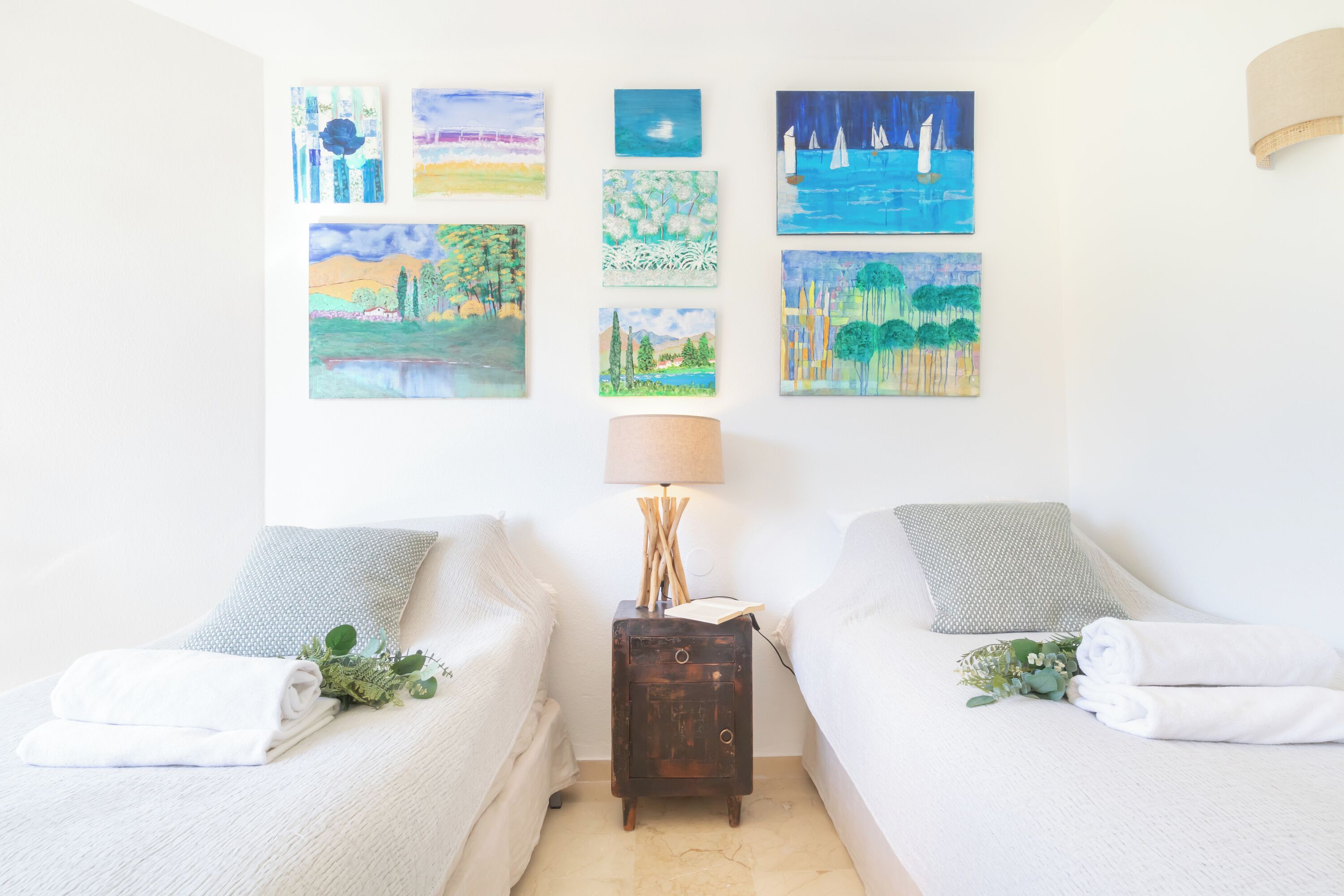 3 عدّة غرف نوم ومساحة عمل للكمبيوتر المحمول ومكواة/لوح كي