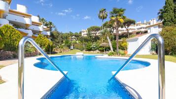 Honeymoon penthouse, meerdere slaapkamers, 2 badkamers (Calahonda Golf) | Zwembad | Een seizoensgebonden buitenzwembad