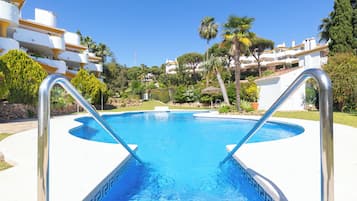 Piscine extérieure (ouverte en saison)