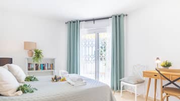 3 bedrooms, laptop workspace, iron/ironing board, free WiFi