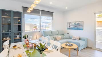 Standard Apartment, Multiple Bedrooms (Marbella Center 100m From The Beach) | Dining