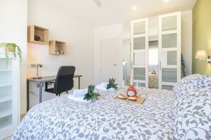 2 bedrooms, laptop workspace, iron/ironing board, free WiFi - Marbella Center 100m From The Beach (Marbella)