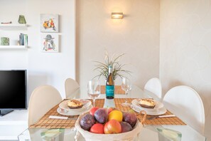 Honeymoon Apartment, Multiple Bedrooms, Mountainside (Altos Del Higueron Panoramic View) | Dining room - Altos Del Higueron Panoramic View (Benalmádena)