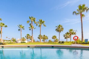 Honeymoon-Apartment, Mehrere Schlafzimmer, Bergseite (Altos Del Higueron Panoramic View) | Pool | Außenpool (je nach Saison geöffnet)