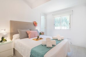 4 bedrooms, iron/ironing board, free WiFi, bed sheets - Villa Caribe Playa (Marbella)
