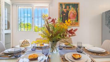 Honeymoon Villa, Multiple Bedrooms (Villa Caribe Playa) | Dining