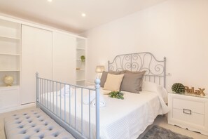 Honeymoon-Villa, Mehrere Schlafzimmer (Villa Caribe Playa) | 4 Schlafzimmer, Bügeleisen/Bügelbrett, kostenloses WLAN, Bettwäsche