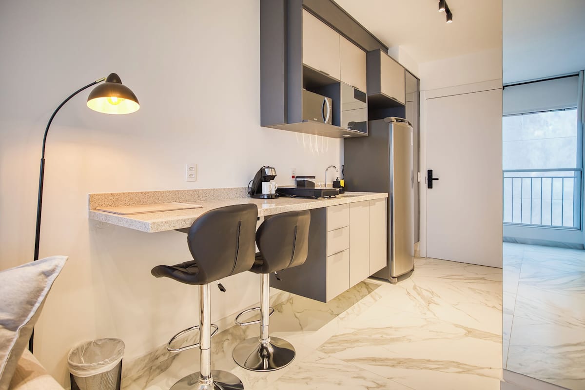 Apartamento standard (615185) | Área de estar | Smart TV 32 polegadas com canais digitais, serviços de streaming