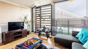 Unclassified image, 5 of 28, button - Modern, Cosy Apartment On Vibrant Deptford High Street (London)