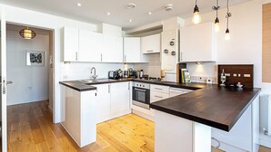 Unclassified image, 2 of 28, button - Modern, Cosy Apartment On Vibrant Deptford High Street (London)