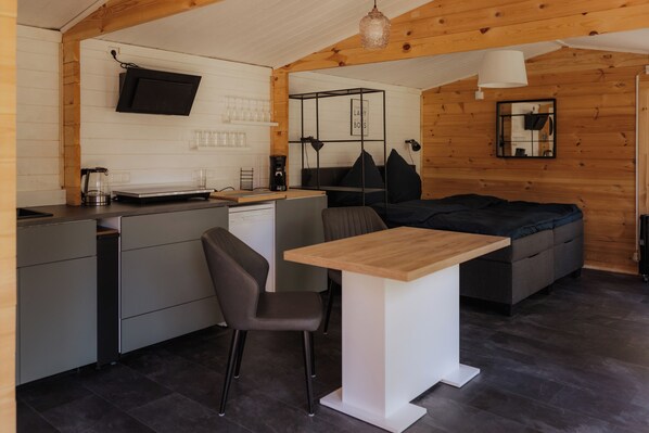 3 slaapkamers, een strijkplank/strijkijzer, wifi, beddengoed