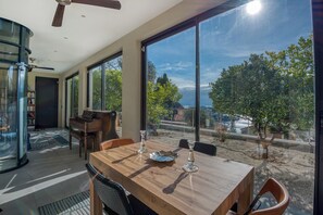 Dining - Lower villa for 4 pax, sea view, Pool &Jacuzzi (Villefranche-sur-Mer)