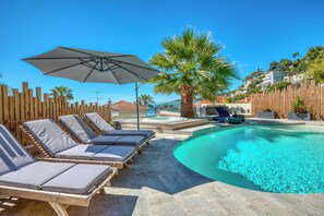 حمام سباحة