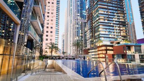 Outdoor pool - Damac Heights by Fendi (Dubai)