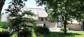 Thatched cottage in Brittany 15 minutes from the sea