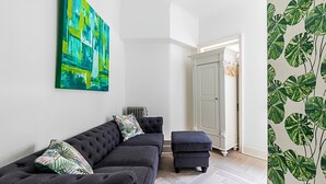 Basic Apartment | Interior - Stylish Buckingham Apartment Victoria (London)