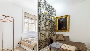 Basic Apartment | Interior - Stylish Buckingham Apartment Victoria (London)