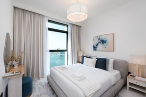 Apartment - Serene 1BR w Private Palm View Balcony (Dubai)