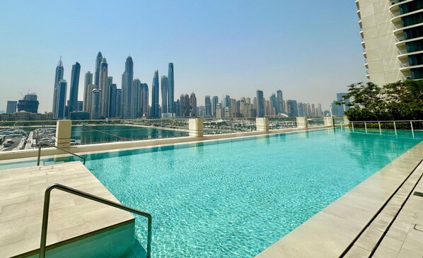Apartment - Serene 1BR w Private Palm View Balcony (Dubai)