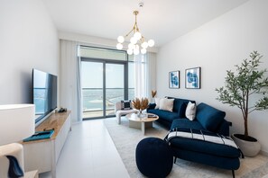 Apartment - Serene 1BR w Private Palm View Balcony (Dubai)