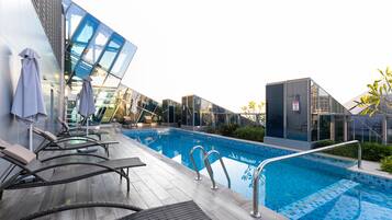 Outdoor pool, a heated pool
