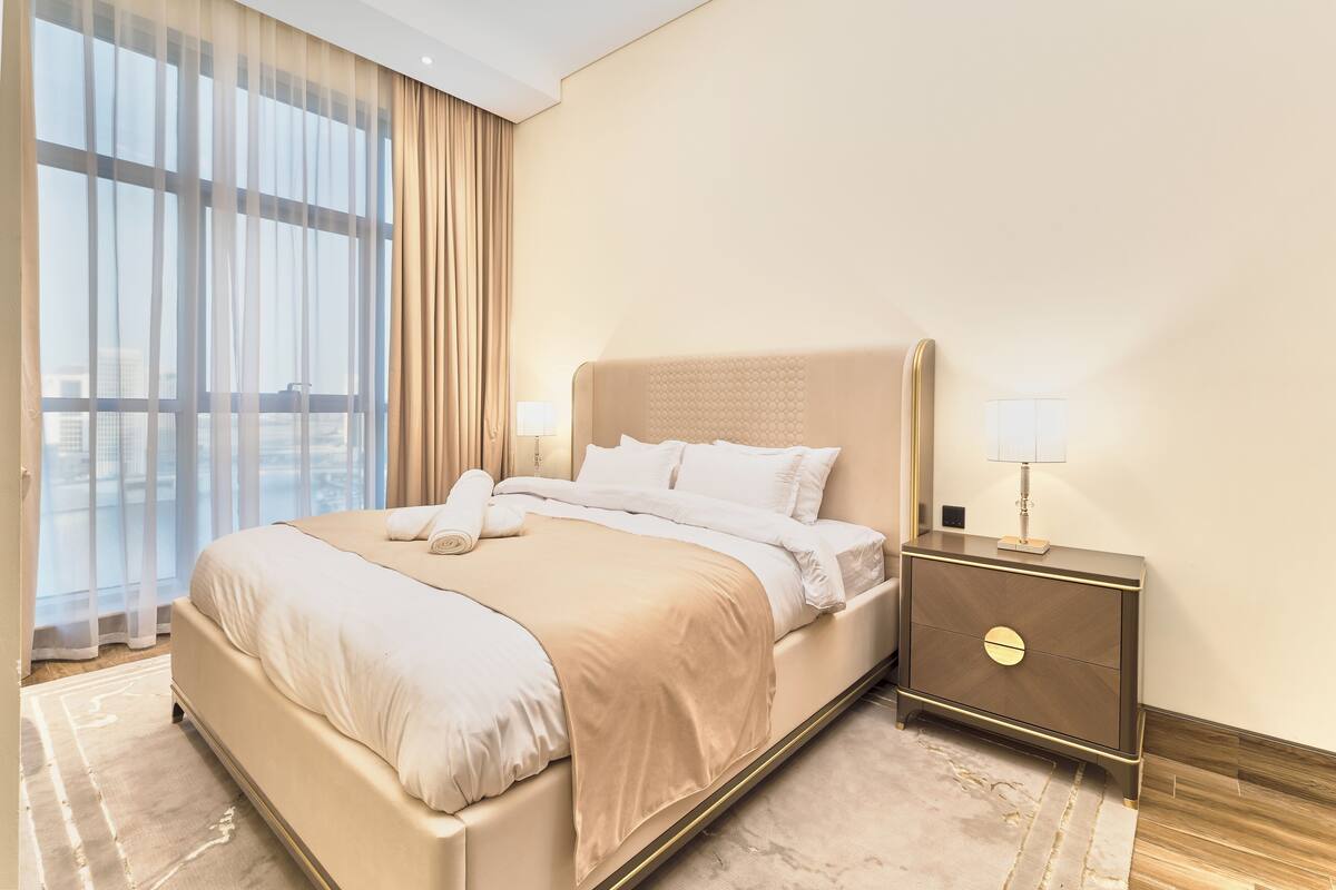 Premium Apartment, 2 Bedrooms, Kitchen, Canal View | Desk, blackout drapes, iron/ironing board, cribs (surcharge)
