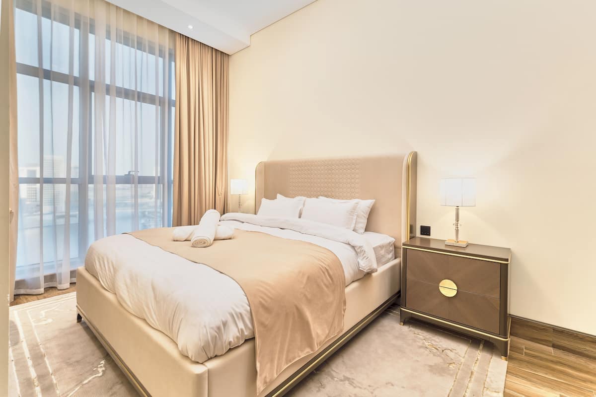 Premium Apartment, 2 Bedrooms, Kitchen, Canal View