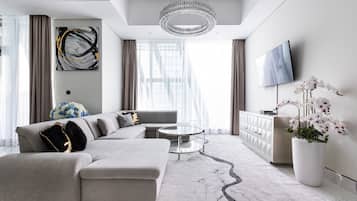 Deluxe Apartment, 2 Bedrooms, Kitchen, City View | Living room