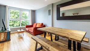 Unclassified image, 4 of 26, button - Spacious Modern Flat in Chelsea Harbour (London)