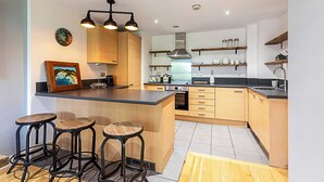 Unclassified image, 5 of 26, button - Spacious Modern Flat in Chelsea Harbour (London)