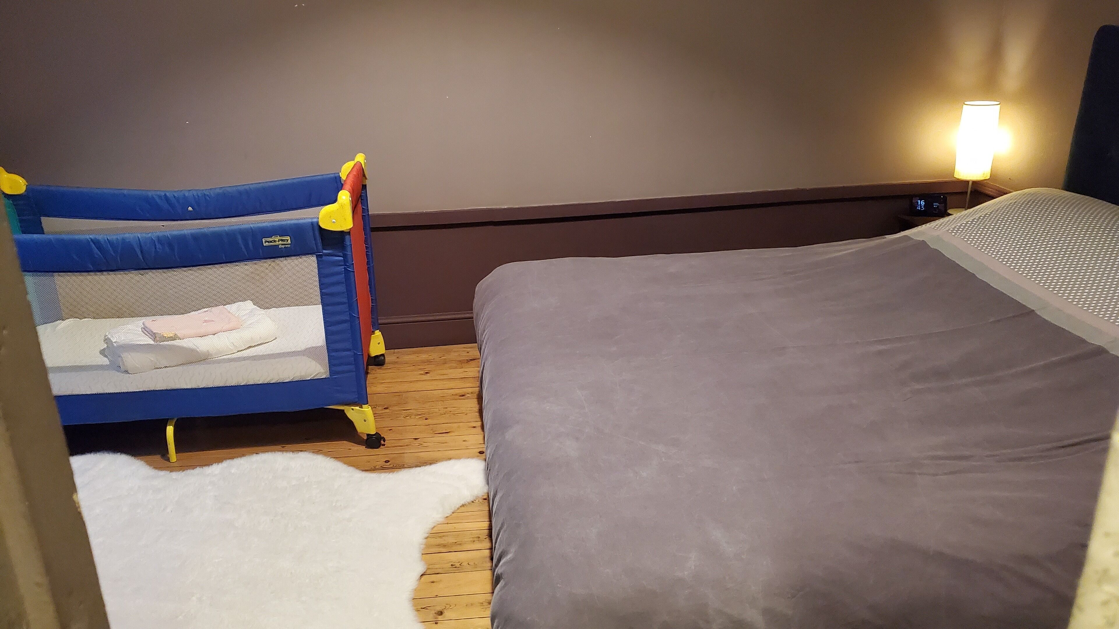 3 Schlafzimmer, Schreibtisch, Bügeleisen/Bügelbrett, kostenloses WLAN