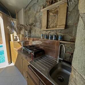 Microonde, forno, piano cottura, lavastoviglie